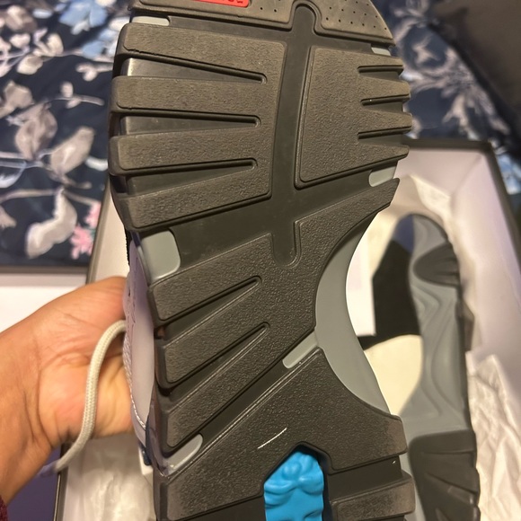 Versace sneakers - Picture 2 of 8